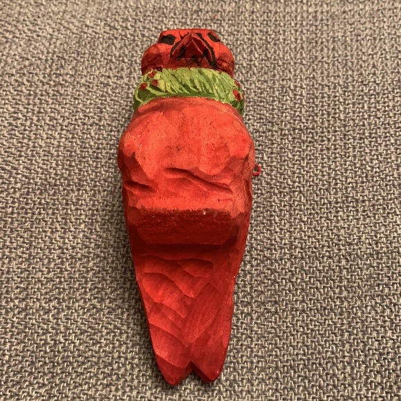 Hand carved wood Christmas ornament Red Bird Cardinal w/Wreath Around Neck - Picture 5 of 9